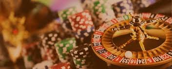Layar Lightning Roulette menampilkan pengganda yang diterapkan pada nomor-nomor pilihan di papan roulette